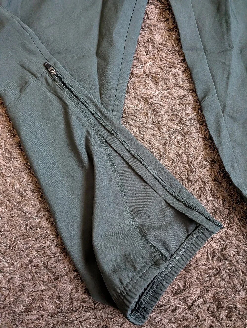 NWT Nike Dri-Fit Running Green Athletic Challenger 28